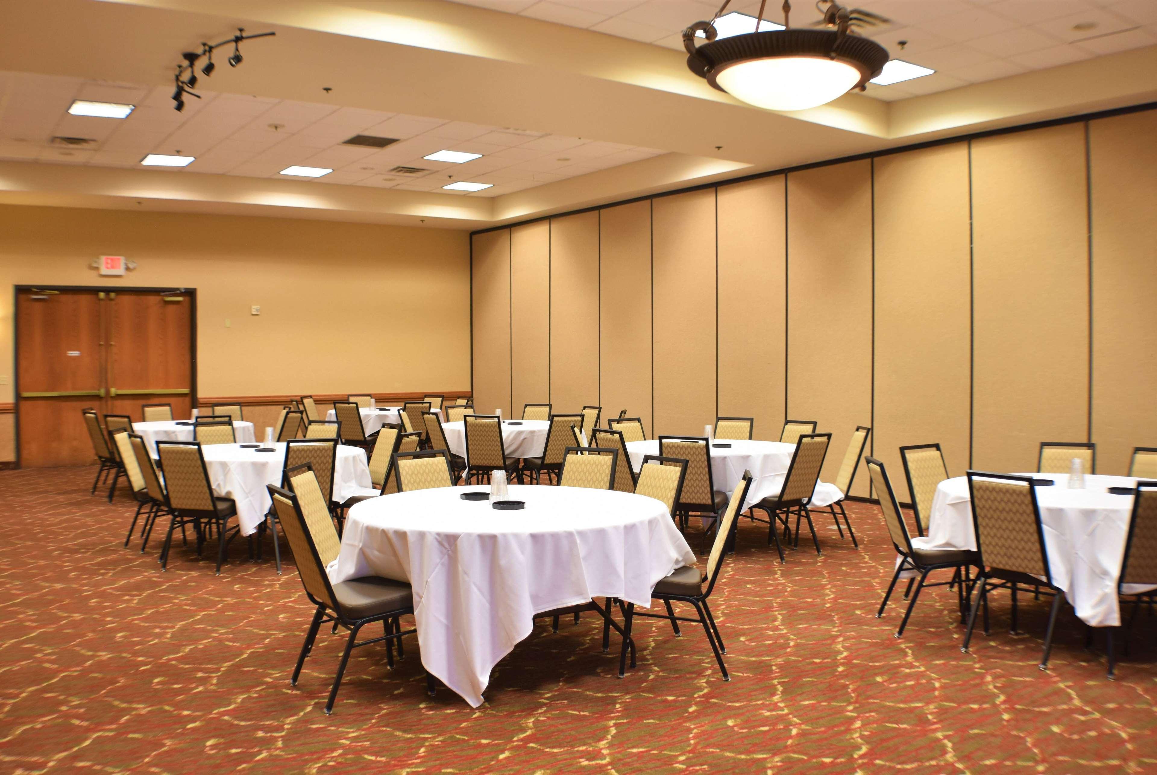 Ramada By Wyndham Sioux Falls Airport - Waterpark Resort & Event Center Dış mekan fotoğraf