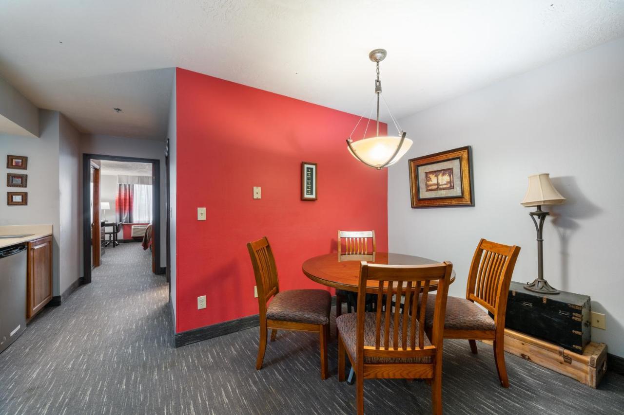 Ramada By Wyndham Sioux Falls Airport - Waterpark Resort & Event Center Dış mekan fotoğraf