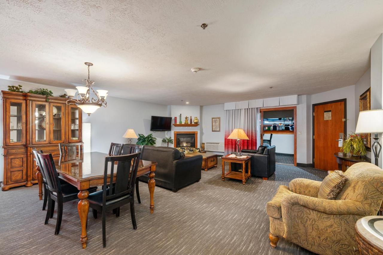 Ramada By Wyndham Sioux Falls Airport - Waterpark Resort & Event Center Dış mekan fotoğraf