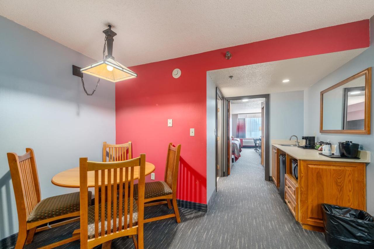 Ramada By Wyndham Sioux Falls Airport - Waterpark Resort & Event Center Dış mekan fotoğraf