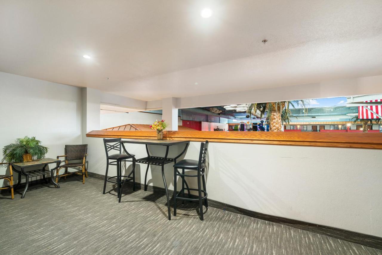 Ramada By Wyndham Sioux Falls Airport - Waterpark Resort & Event Center Dış mekan fotoğraf