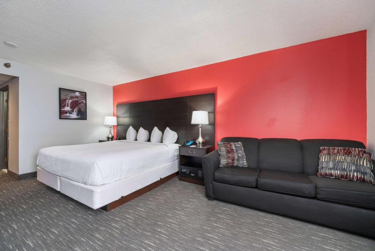 Ramada By Wyndham Sioux Falls Airport - Waterpark Resort & Event Center Dış mekan fotoğraf