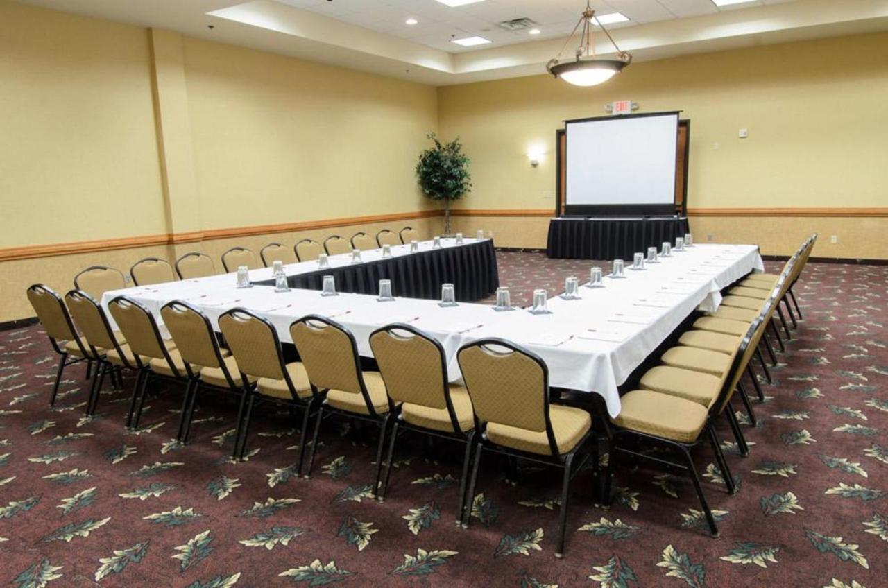 Ramada By Wyndham Sioux Falls Airport - Waterpark Resort & Event Center Dış mekan fotoğraf