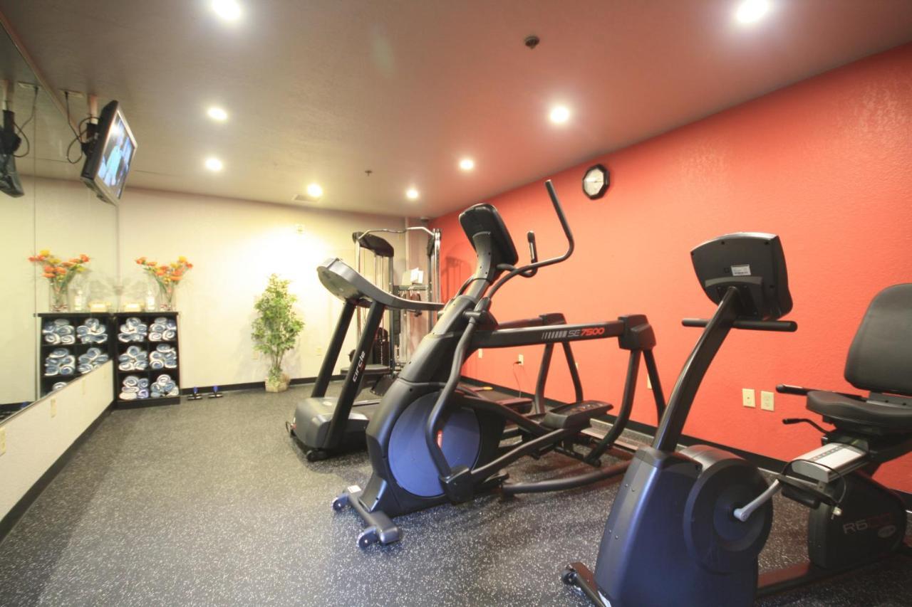Ramada By Wyndham Sioux Falls Airport - Waterpark Resort & Event Center Dış mekan fotoğraf