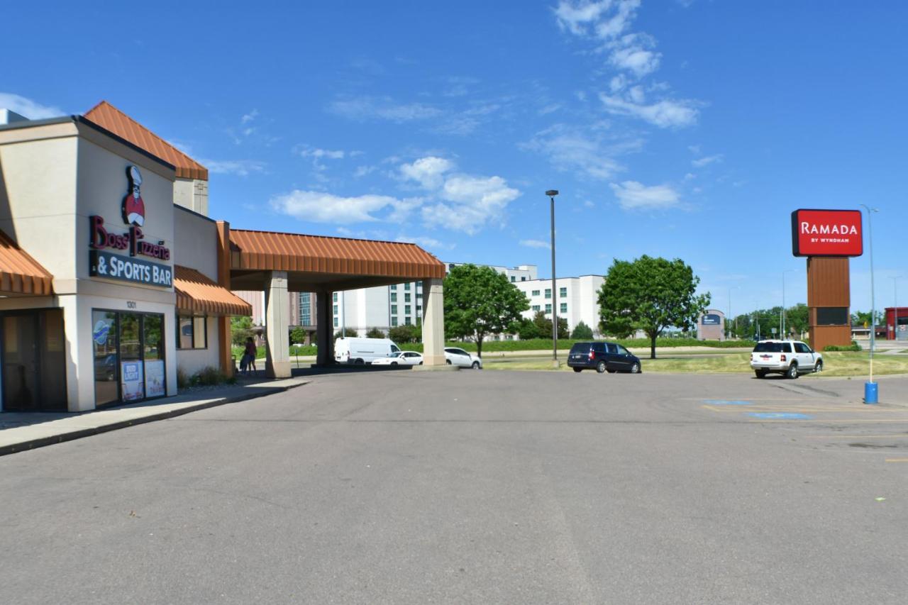 Ramada By Wyndham Sioux Falls Airport - Waterpark Resort & Event Center Dış mekan fotoğraf